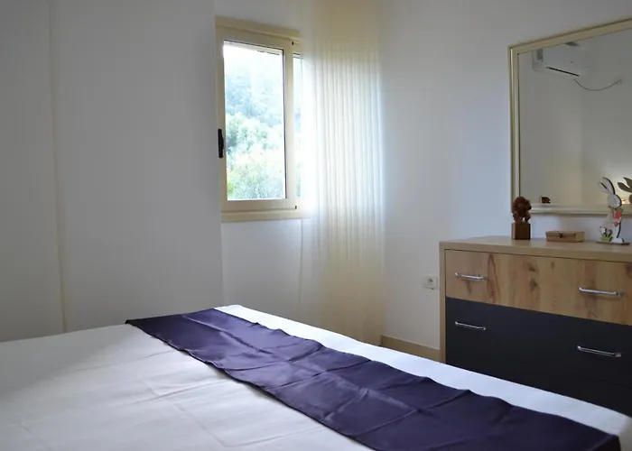 Seaview Gateway 2 Bedrooms & Private Garage * Vlore