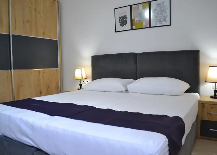 Seaview Gateway 2 Bedrooms & Private Garage Apartment Vlore