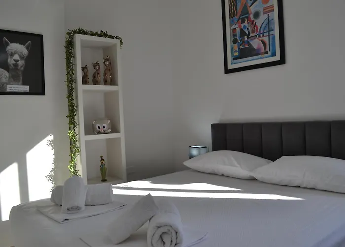 Seaview Gateway 2 Bedrooms & Private Garage *